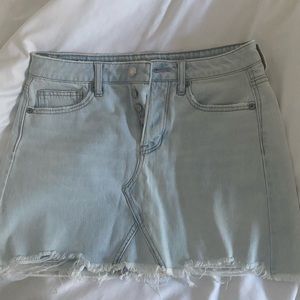American eagle light washed denim distressed skirt